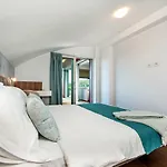 The Q Superior - A Penthouse With Jacuzzi And Sauna * Rovinj