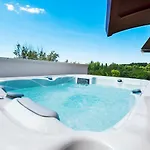 The Q Superior - A Penthouse With Jacuzzi And Sauna *