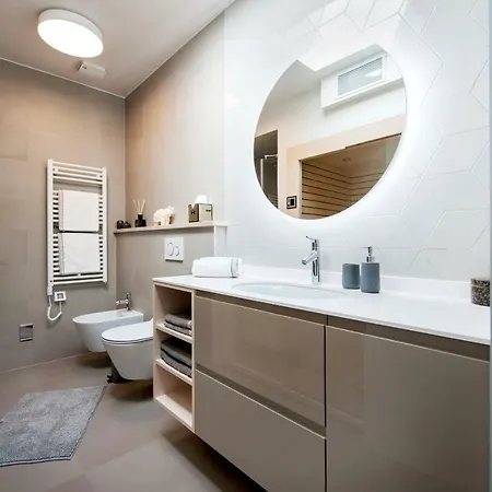 The Q Superior - A Penthouse With Jacuzzi And Sauna Lägenhet Rovinj