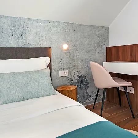 The Q Superior - A Penthouse With Jacuzzi And Sauna Lägenhet Rovinj