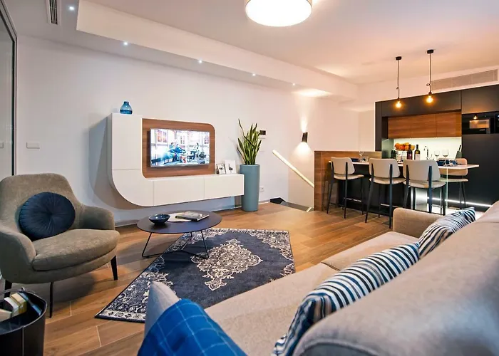 The Q Superior - A Penthouse With Jacuzzi And Sauna Rovinj