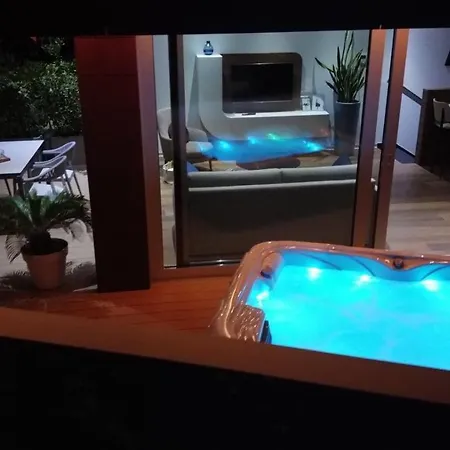 The Q Superior - A Penthouse With Jacuzzi And Sauna Apartment