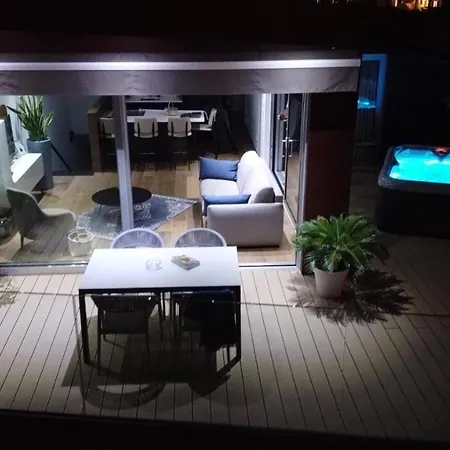 The Q Superior - A Penthouse With Jacuzzi And Sauna Apartment