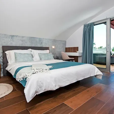 The Q Superior - A Penthouse With Jacuzzi And Sauna Apartment