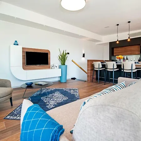 The Q Superior - A Penthouse With Jacuzzi And Sauna Apartment Rovinj