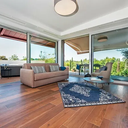 The Q Superior - A Penthouse With Jacuzzi And Sauna Apartament Rovinj