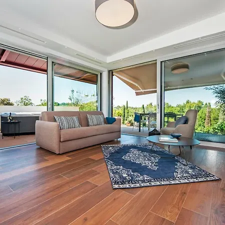 The Q Superior - A Penthouse With Jacuzzi And Sauna Apartment Rovinj