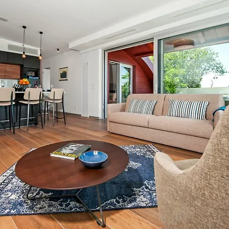 The Q Superior - A Penthouse With Jacuzzi And Sauna Rovinj
