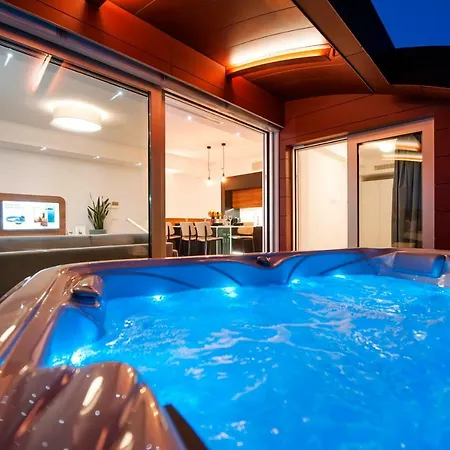 Apartment The Q Superior - A Penthouse With Jacuzzi And Sauna *