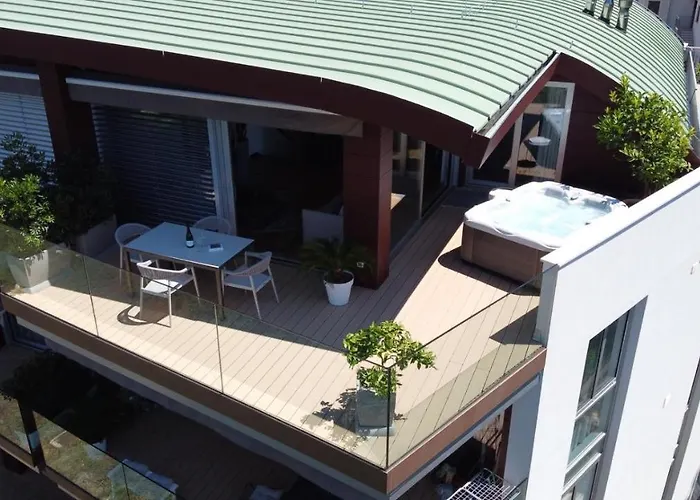 The Q Superior - A Penthouse With Jacuzzi And Sauna アパート