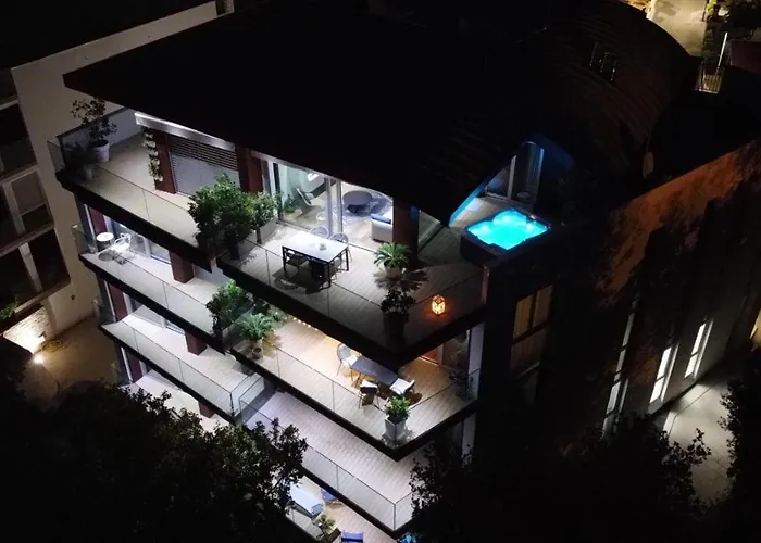 The Q Superior - A Penthouse With Jacuzzi And Sauna アパート