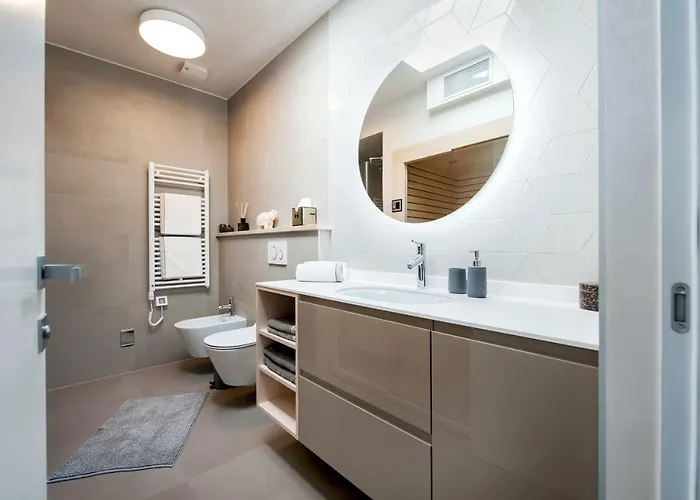 The Q Superior - A Penthouse With Jacuzzi And Sauna アパート ロヴィニ