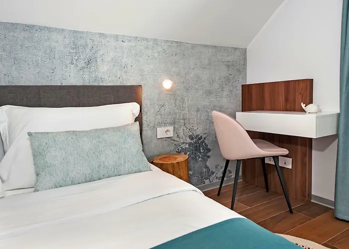 The Q Superior - A Penthouse With Jacuzzi And Sauna アパート ロヴィニ