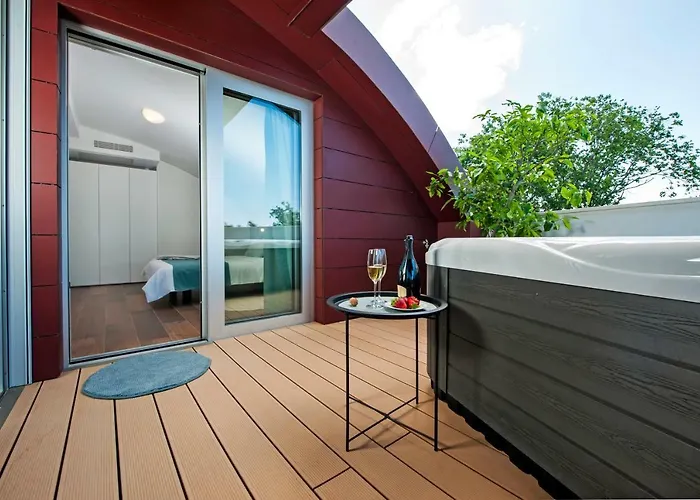 The Q Superior - A Penthouse With Jacuzzi And Sauna ロヴィニ