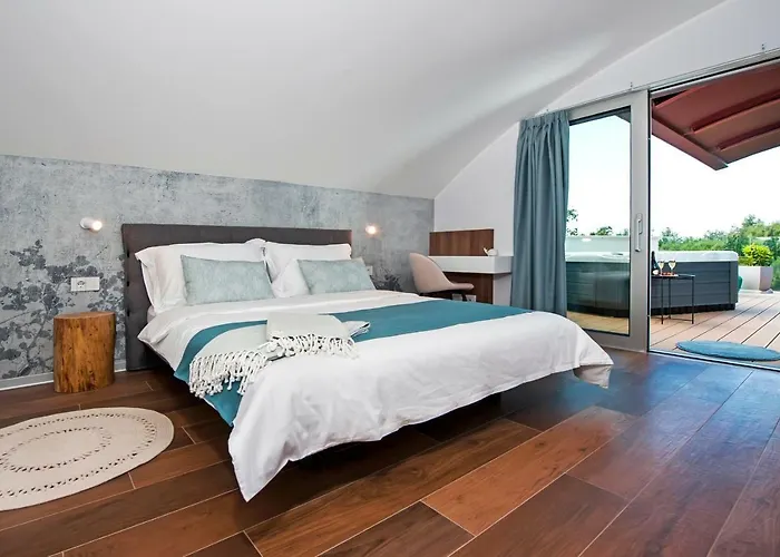 The Q Superior - A Penthouse With Jacuzzi And Sauna アパート