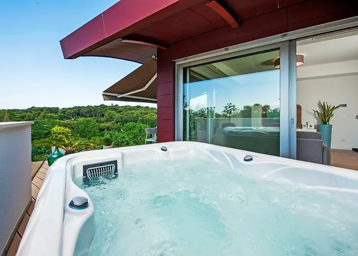 The Q Superior - A Penthouse With Jacuzzi And Sauna アパート