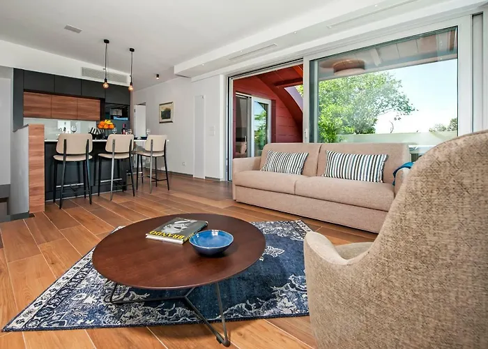 The Q Superior - A Penthouse With Jacuzzi And Sauna ロヴィニ