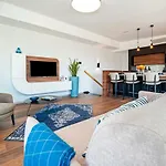 The Q Superior - A Penthouse With Jacuzzi And Sauna شقة روفينج