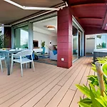 شقة The Q Superior - A Penthouse With Jacuzzi And Sauna روفينج