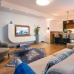 The Q Superior - A Penthouse With Jacuzzi And Sauna روفينج