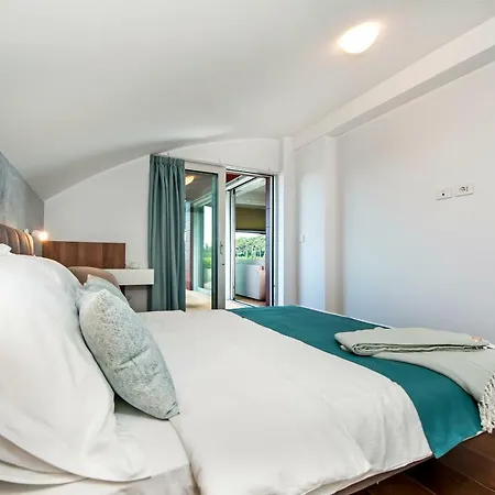 The Q Superior - A Penthouse With Jacuzzi And Sauna * Rovinj