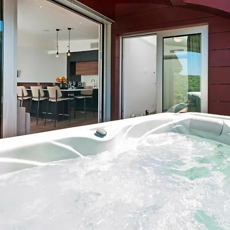 The Q Superior - A Penthouse With Jacuzzi And Sauna Apartment Rovinj